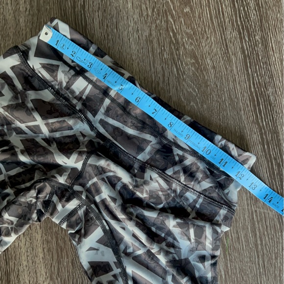 Athleta, Women’s, Geo Sonar, Printed, Capri, Leggings. - Picture 9 of 12